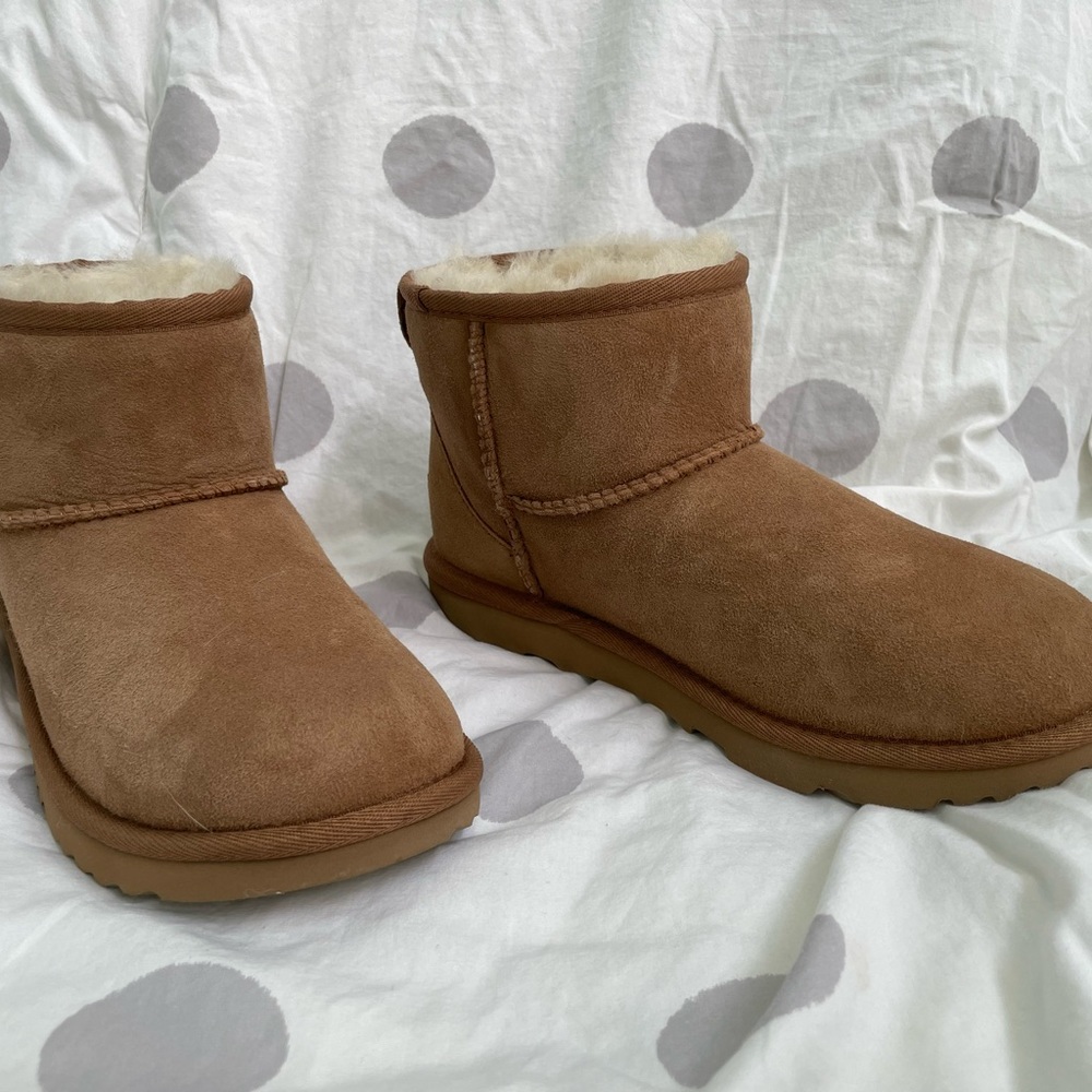 UGG Australia Classic Mini II boots chestnut child size 5 fits woman’s size 7